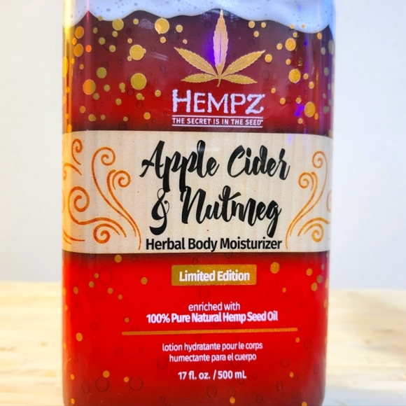 3 Limited Edition Holiday scent Hempz lotion body moisturizer bundle - Picture 4 of 5